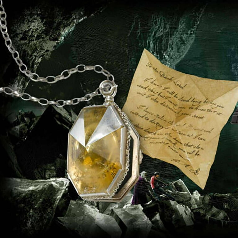 Noble Collection Harry Potter Médaillon Amazon.com: The Noble Collection NN8666 Collectible, Gold