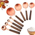 thumbnail image 1 of Juego de 8 tazas y cucharas medidoras, mango de madera, acero inoxidable de primera calidad, acabado pulido en oro rosa, taza medidora de líquidos y secos, para cocinar y hornear, 1 of 5