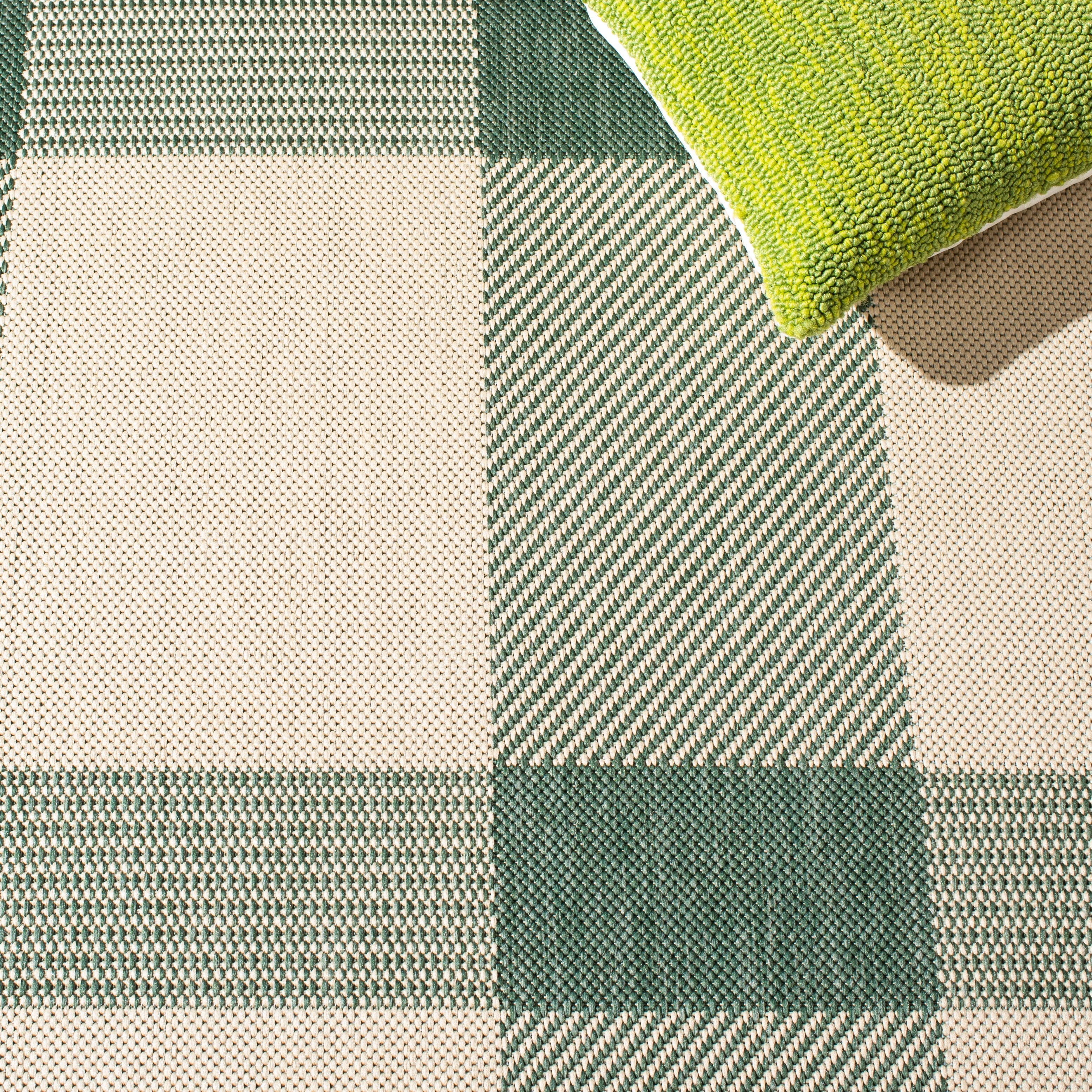 Safavieh Courtyard Benjamin Plaid Indoor/Outdoor Area Rug, Green/Beige, 4' x 5'7"