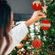 thumbnail image 4 of Adornos navideños, regalos navideños, bolas navideñas flocadas de 8 cm, bolas colgantes de plástico con purpurina, juego de nueve bolas decorativas para árbol de Navidad., 4 of 6