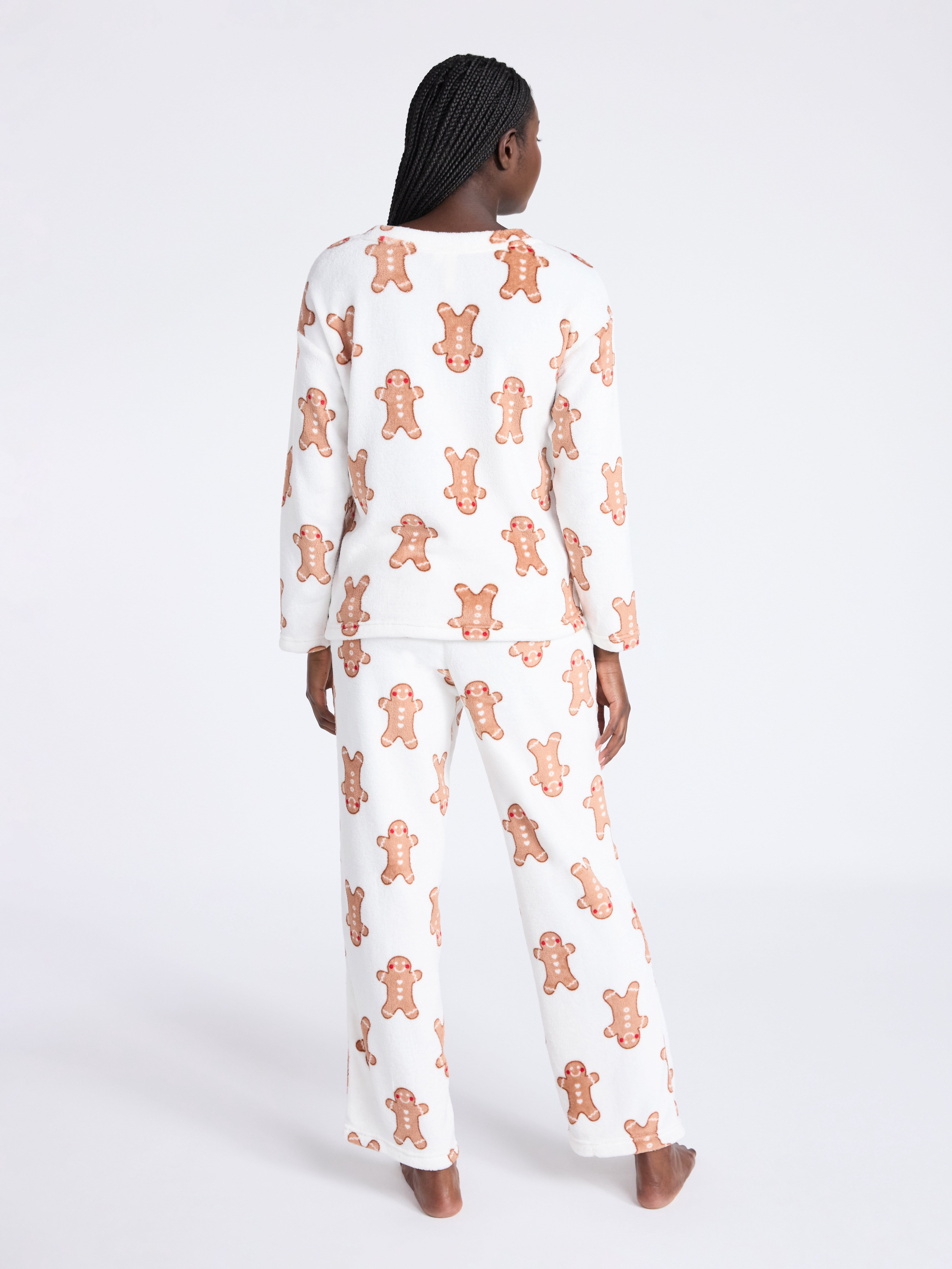 Joyspun Women's Folded Giftable Plush Long Sleeve Top and Pants Pajamas Set, 2-Piece, Sizes S-3X