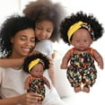 thumbnail image 1 of Muñeca bebé negra de 20 cm con pelo rizado para niñas mayores de 3 años | Muñeca de vinilo realista para jugar con la imaginación | Cuerpo suave y extremidades articuladas | Regalo perfecto para be, 1 of 6