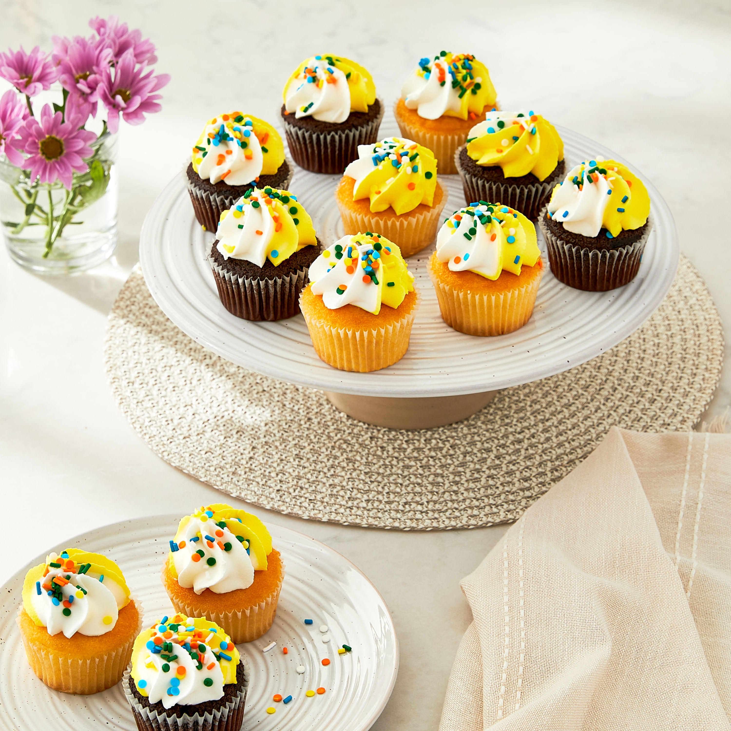 Freshness Guaranteed Chocolate and Vanilla Cupcakes with Yellow and White Icing and Sprinkles, 26.2 oz, 12 Count