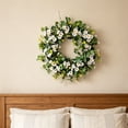 thumbnail image 4 of Corona decorativa con margaritas blancas y hojas verdes, 50 cm de diámetro, decoración para el hogar de interior/exterior, adorno colgante de estilo natural., 4 of 7
