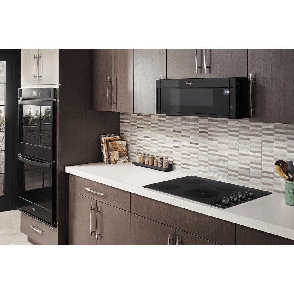 Whirlpool electric ceramic glass cooktop with dual radiant element and hot surface indicator