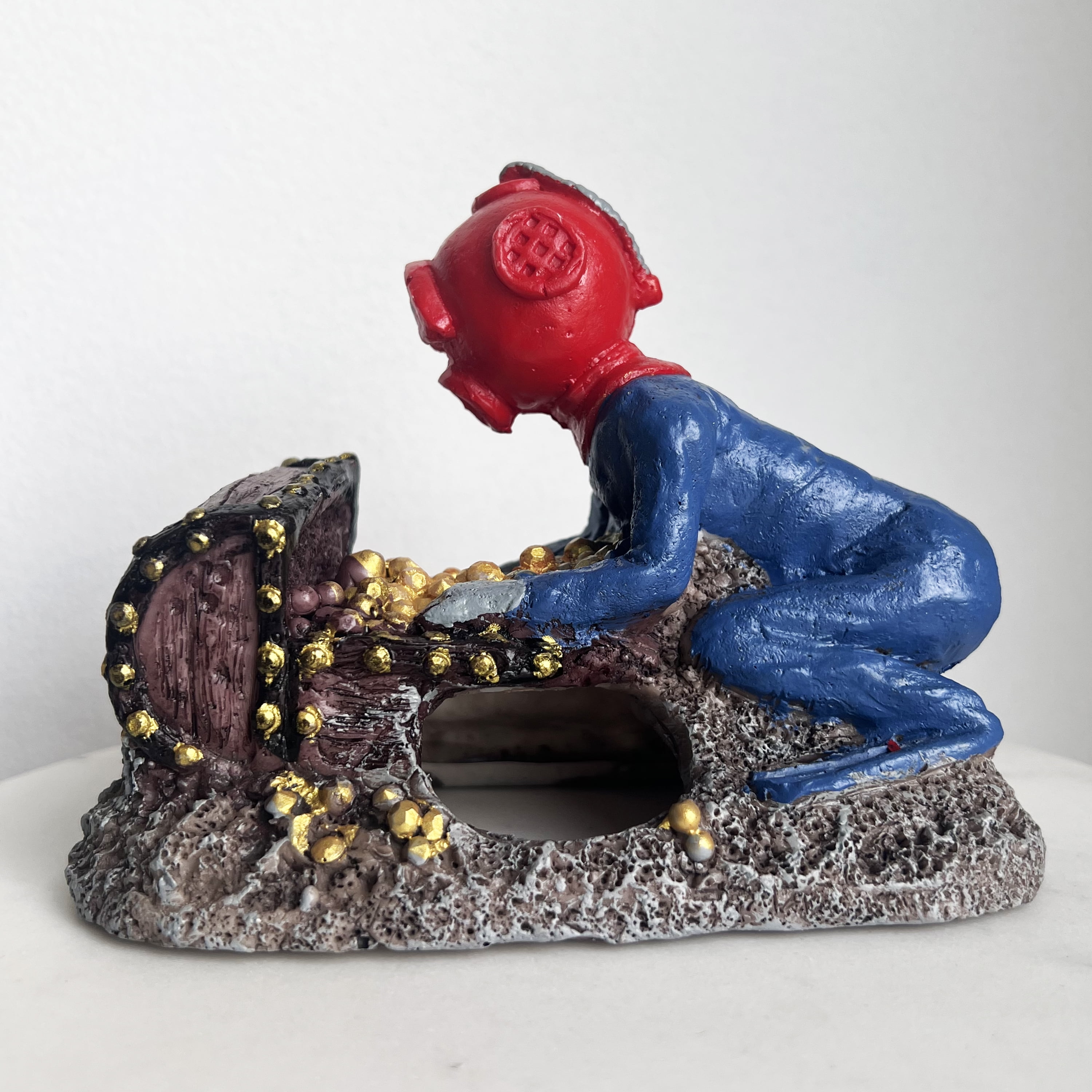 Aqua Culture Gassy Diver Polyresin Aquarium Bubbling Ornament