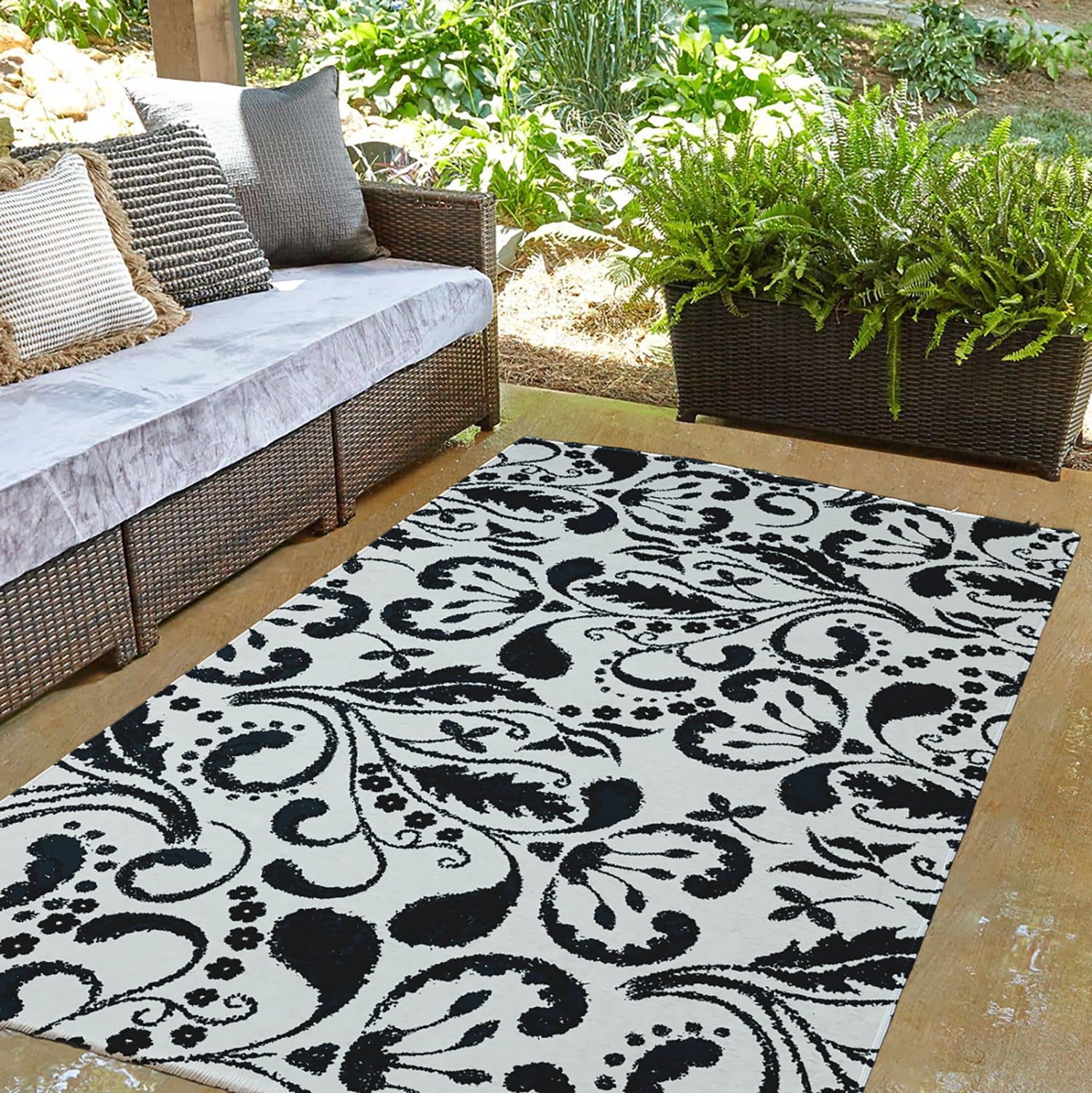 3' x 5' Simply Daisy Aurora French Country Chenille Area Rug, Black