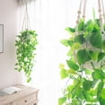 thumbnail image 2 of Planta colgante artificial Mkono Pothos con maceta y colgador de macramé, 2 of 7
