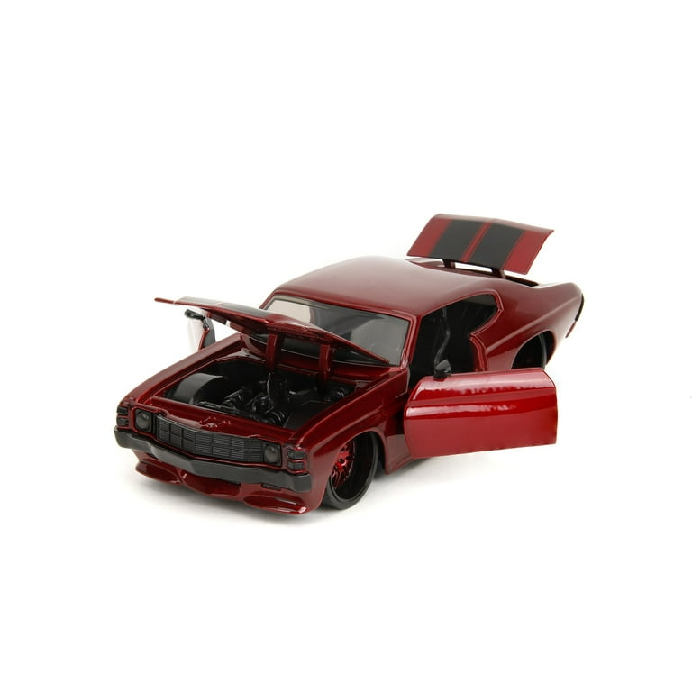 Pink Slips 1:24 W7 1971 Chevy SS Die-Cast Car w/Base, Toys