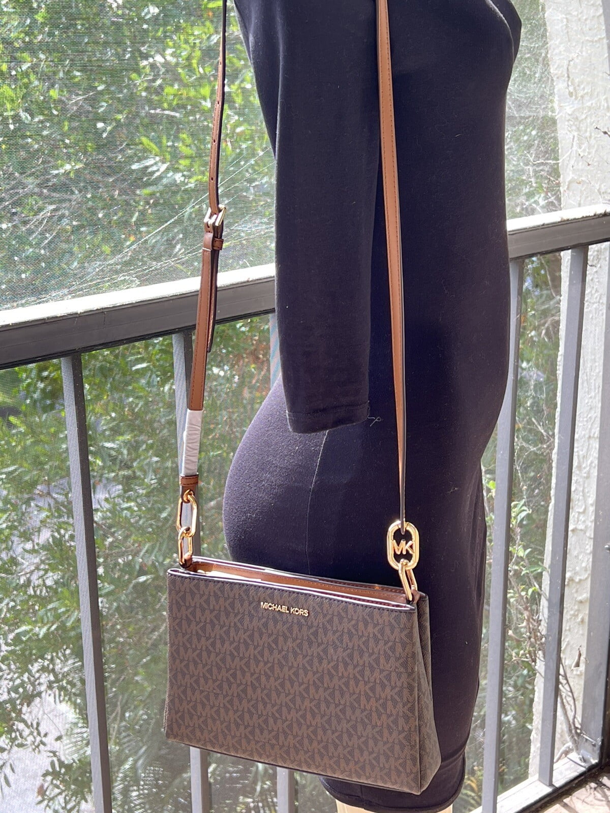 【美品】mowl Triarch Michael Kors Womens Trisha Medium Pebbled Leather Crossbody Bag