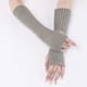 thumbnail image 4 of Guantes de invierno cálidos sobre el codo para mujer, guantes largos sin dedos con orificio para el pulgar, calentador de brazos de punto, 4 of 5