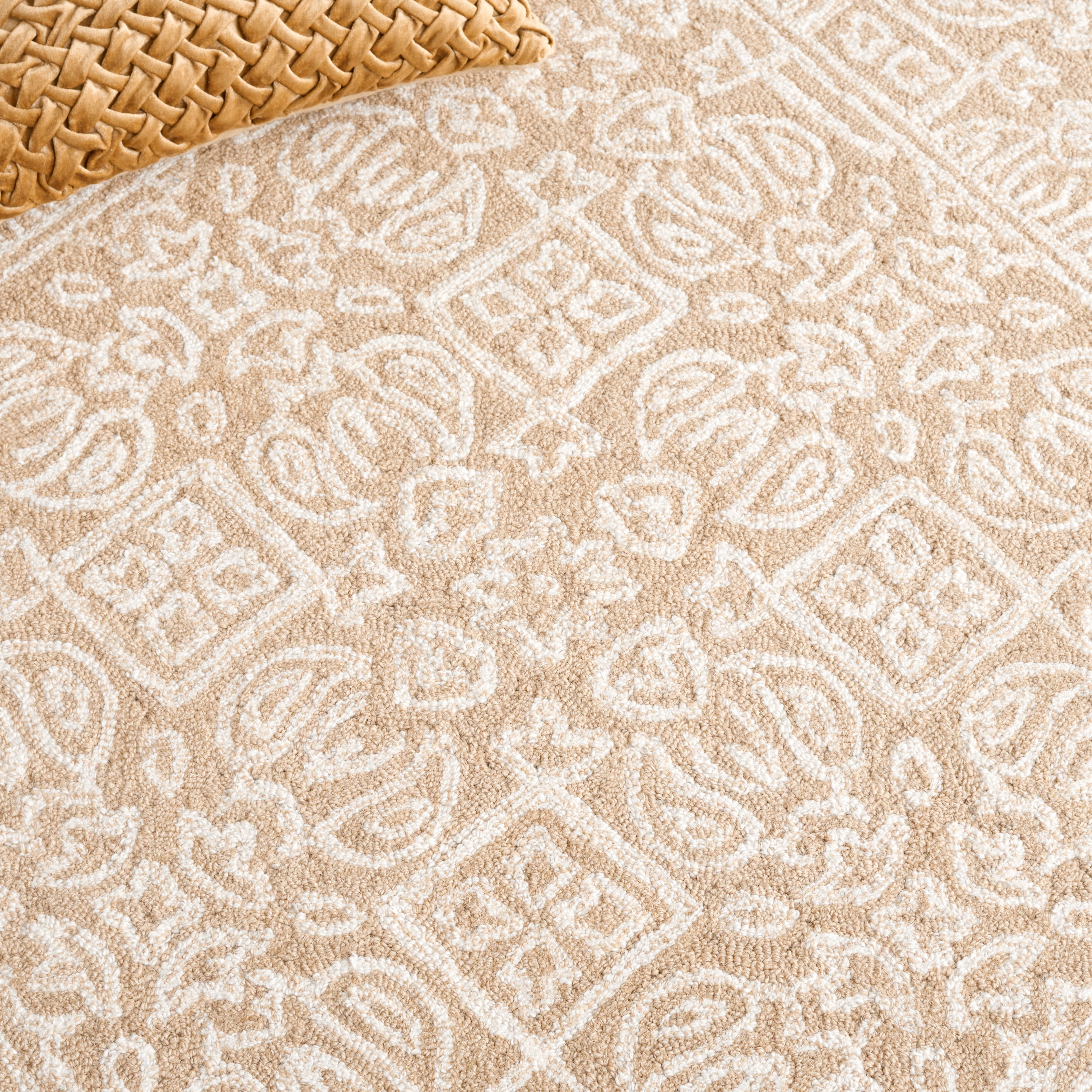 Safavieh Dip Dye Felicia Floral Area Rug, Beige/Ivory, 8' x 10'