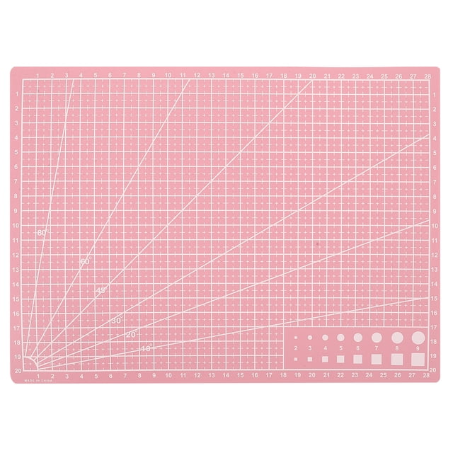 tapete de corte para manualidades, tapete de corte reutilizable A4 rosa: plano superior de alfombrilla rectangular 30 x 22 cm de PP con rejilla métrica de 1 cm y numeración en los bordes, guías de ángulo impresas (0–80°), plantillas de círculos y cuadrados, superficie mate antideslizante, adecuado para cortar papel, coser y otros proyectos de manualidades; también suele usarse para apoyar piezas pequeñas durante el ensamblaje de hobby.