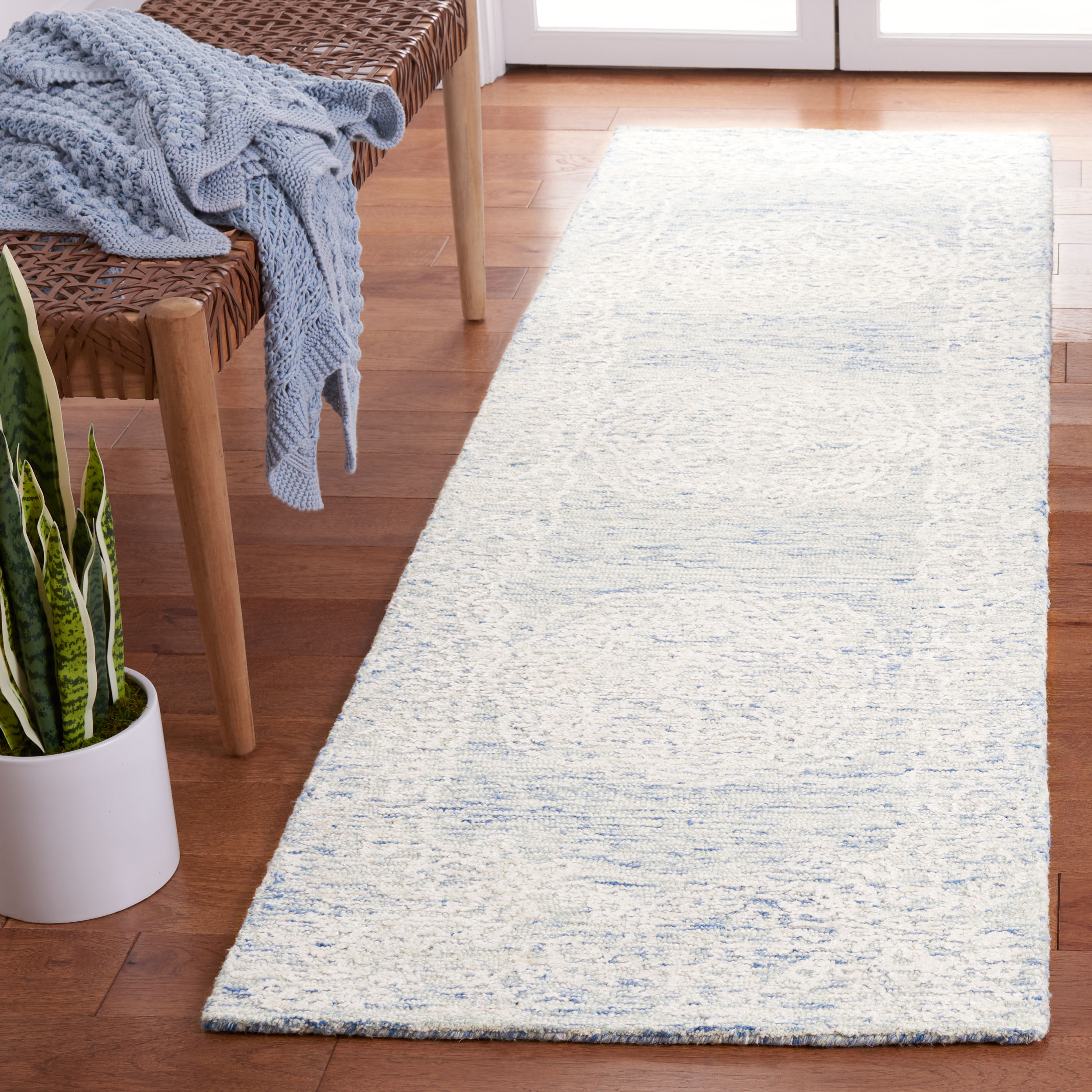 SAFAVIEH Precious Ariana Quatrefoil Runner Rug, Blue/Ivory, 2'3" x 8'