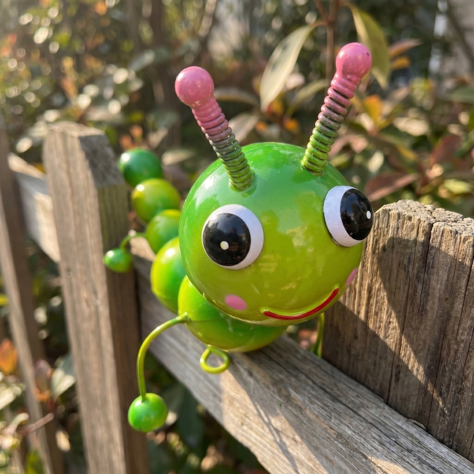 Cute Caterpillar Metal Garden Statues Outdoor Art, Green Insect Lawn Ornaments for Backyard Patio Decorations, Yard Art Garden Decor for Outside Patio Lawn Ornaments Fence Decoration