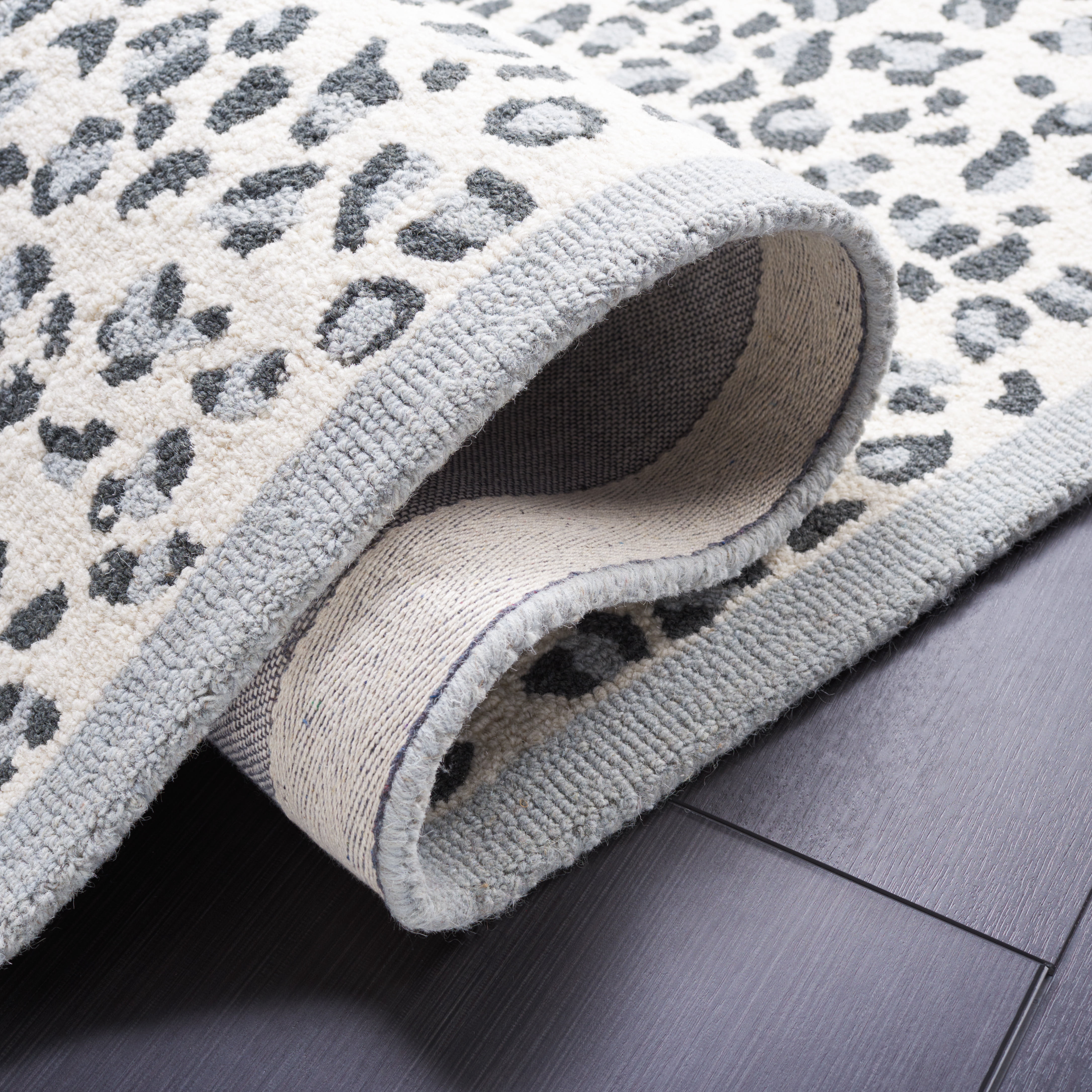 SAFAVIEH Metro Drew Animal Runner Rug, Grey/Ivory, 2'3" x 9'