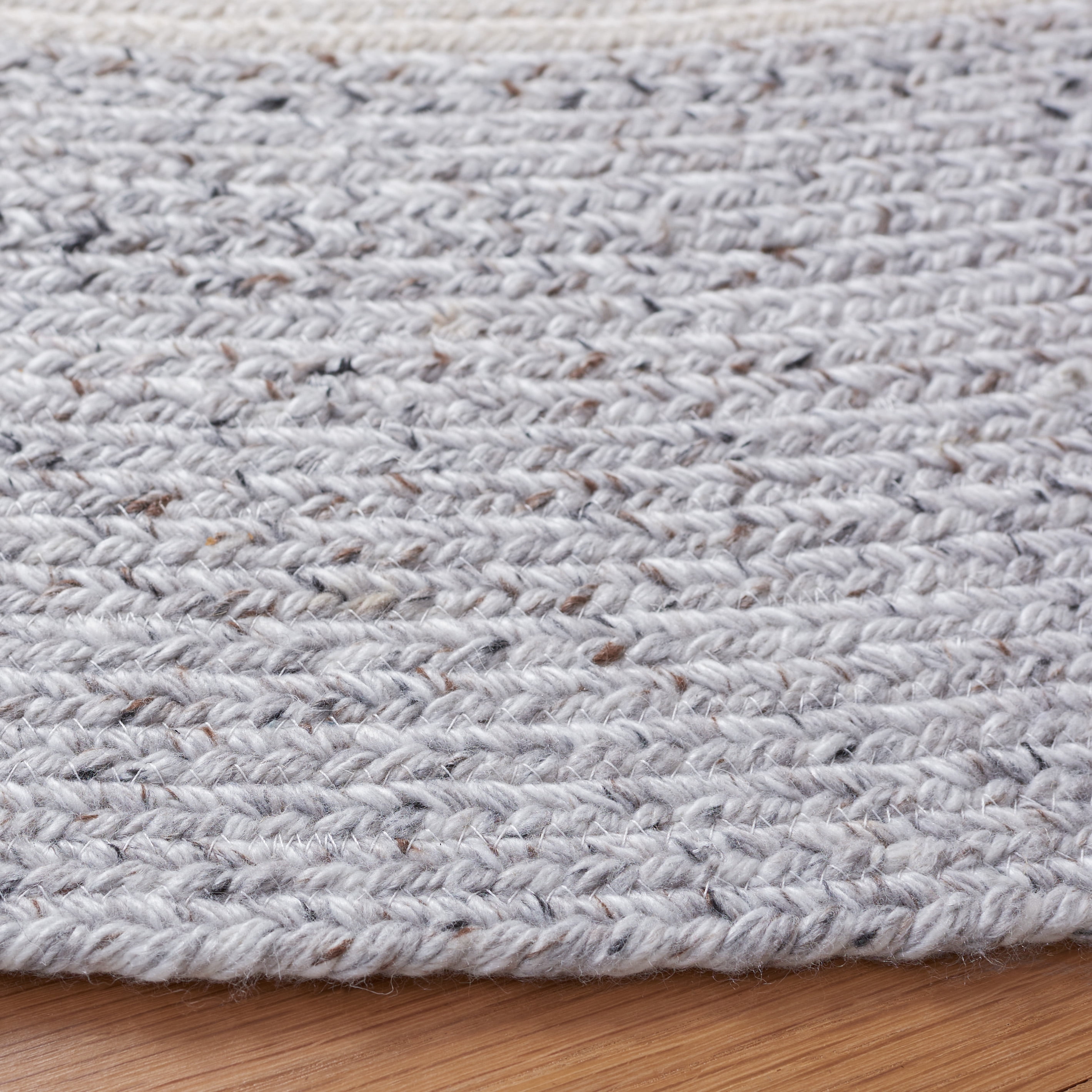SAFAVIEH Braided Celinda Solid Polyester Reversible Area Rug, Ivory/Light Gray, 4' x 4' Round