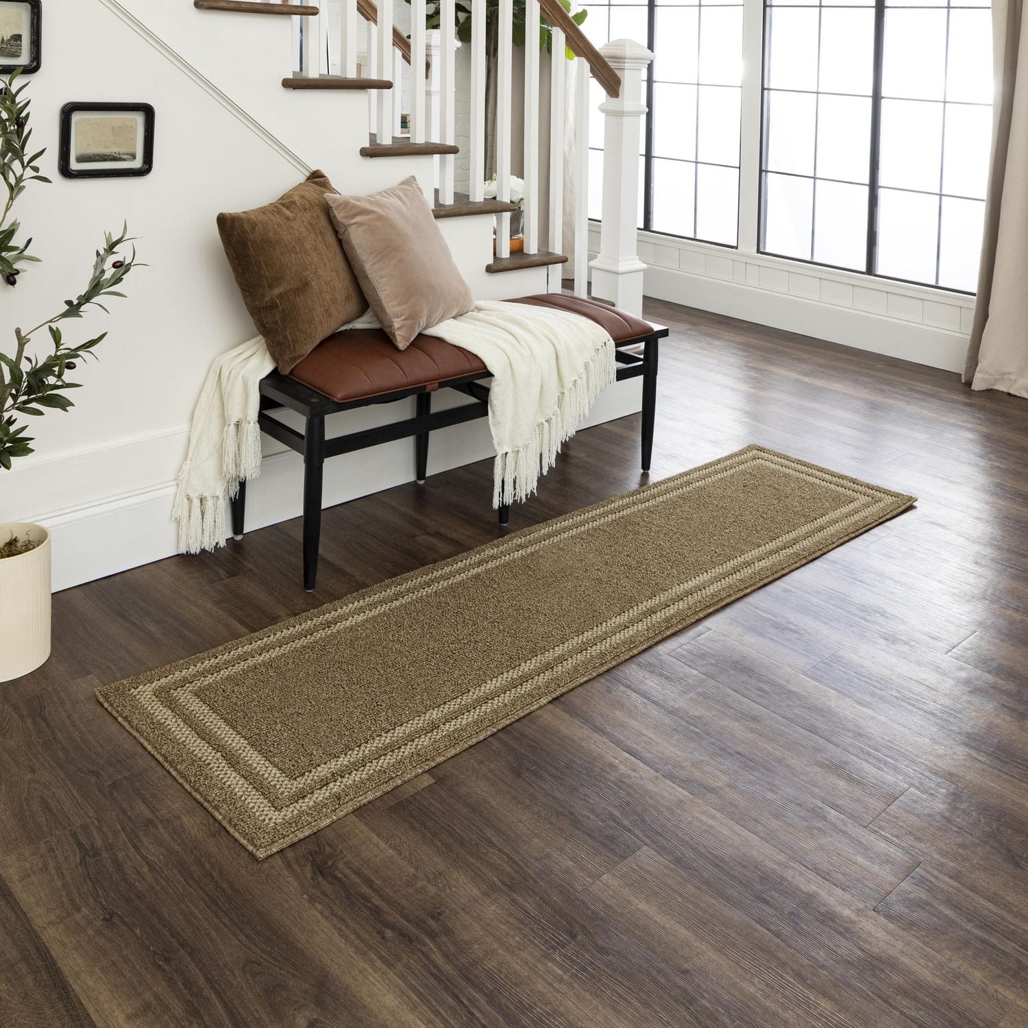 Mohawk Home Hall Border Near Black/Tan Tufted Polyester Area Rug