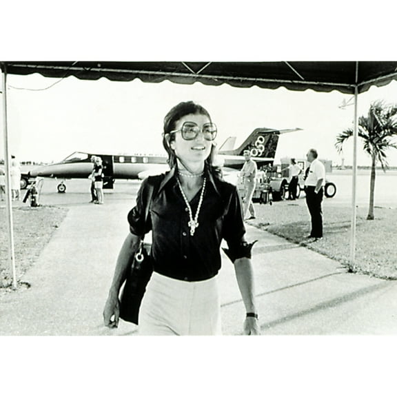 Jacqueline Kennedy Onassis History (24 x 18)