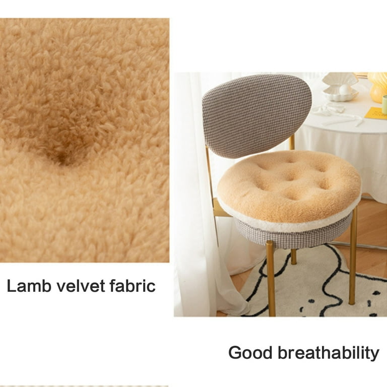 Circle outlet plush chair