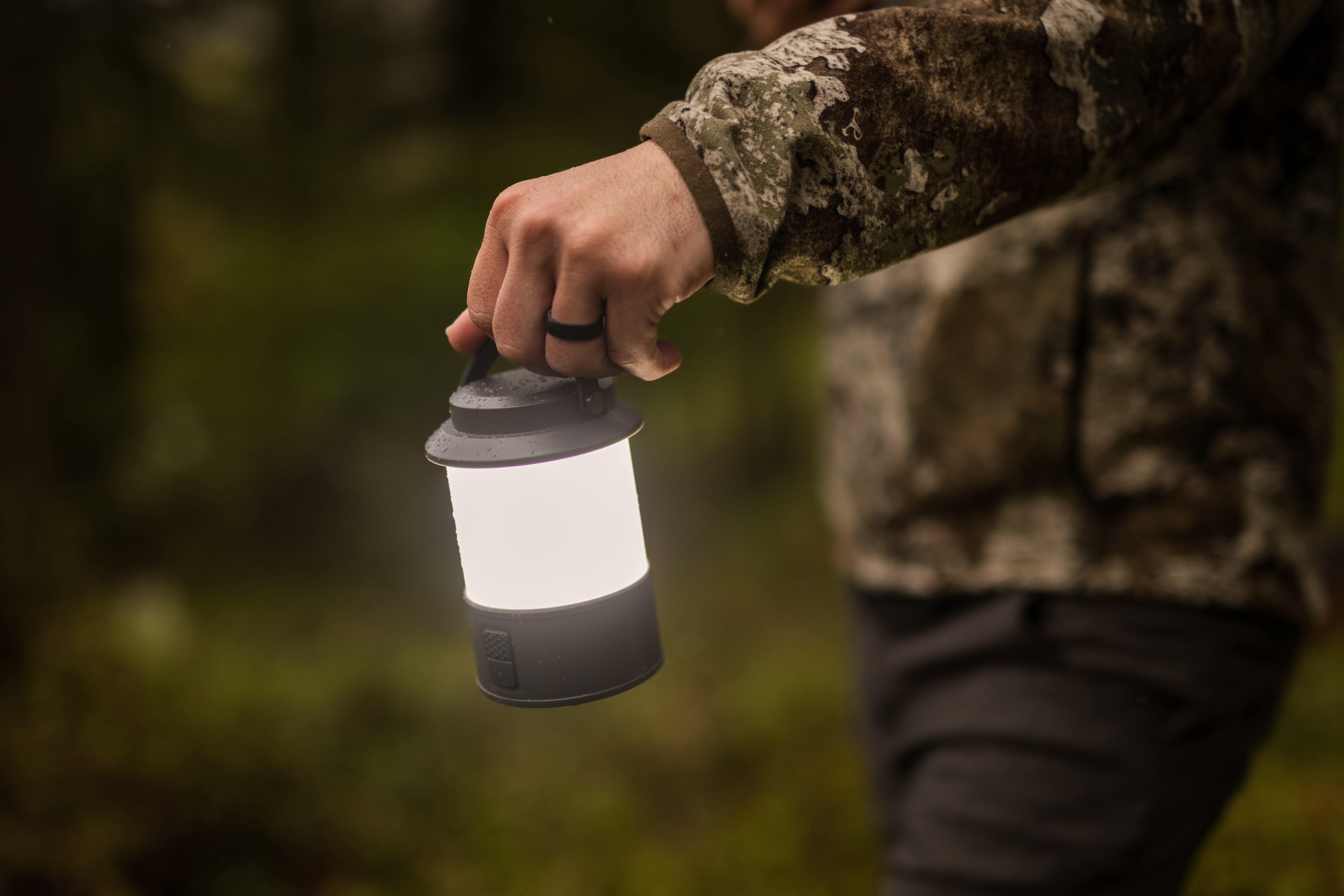 Swiss Tech Tragbar Compact Rechargeable Lantern, 1000 Lumens, 36 Hour Battery Life, IP54 Weatherproof, 6 Modes