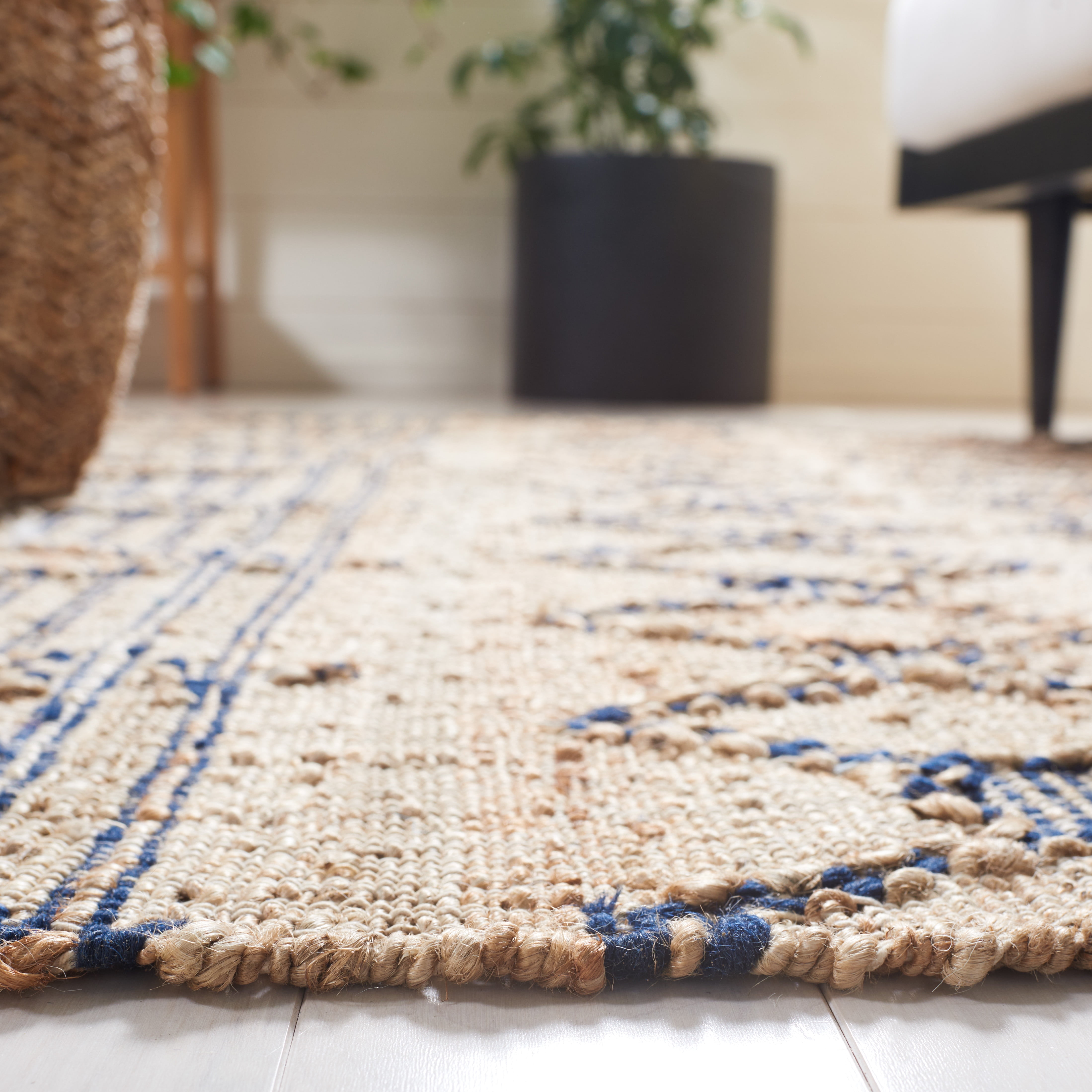 SAFAVIEH Natural Fiber Mia Geometric Area Rug, Blue/Natural, 6' x 6' Round