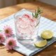 thumbnail image 4 of Molde de silicona para cubitos de hielo con tapa para cócteles de whisky | Cubitera con forma de flor de cerezo | Molde de silicona de grado alimenticio para refrigerador de cocina, 4 of 6