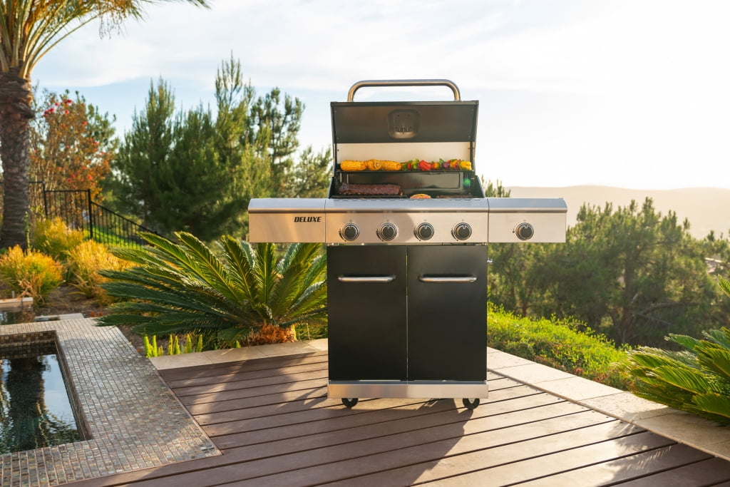 Nexgrill 4-Burner Natural Gas Grill with Side Burner and Griddle Insert, 627 SQ In Total Cooking Space, 59,000 BTUs Output, BBQ Grill Perfect for Outdoor Gatherings - 730-0958HE
