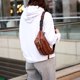 thumbnail image 2 of GOOHOCHY 1 bolso bandolera de piel auténtica para hombre, elegante mochila de hombro., 2 of 8