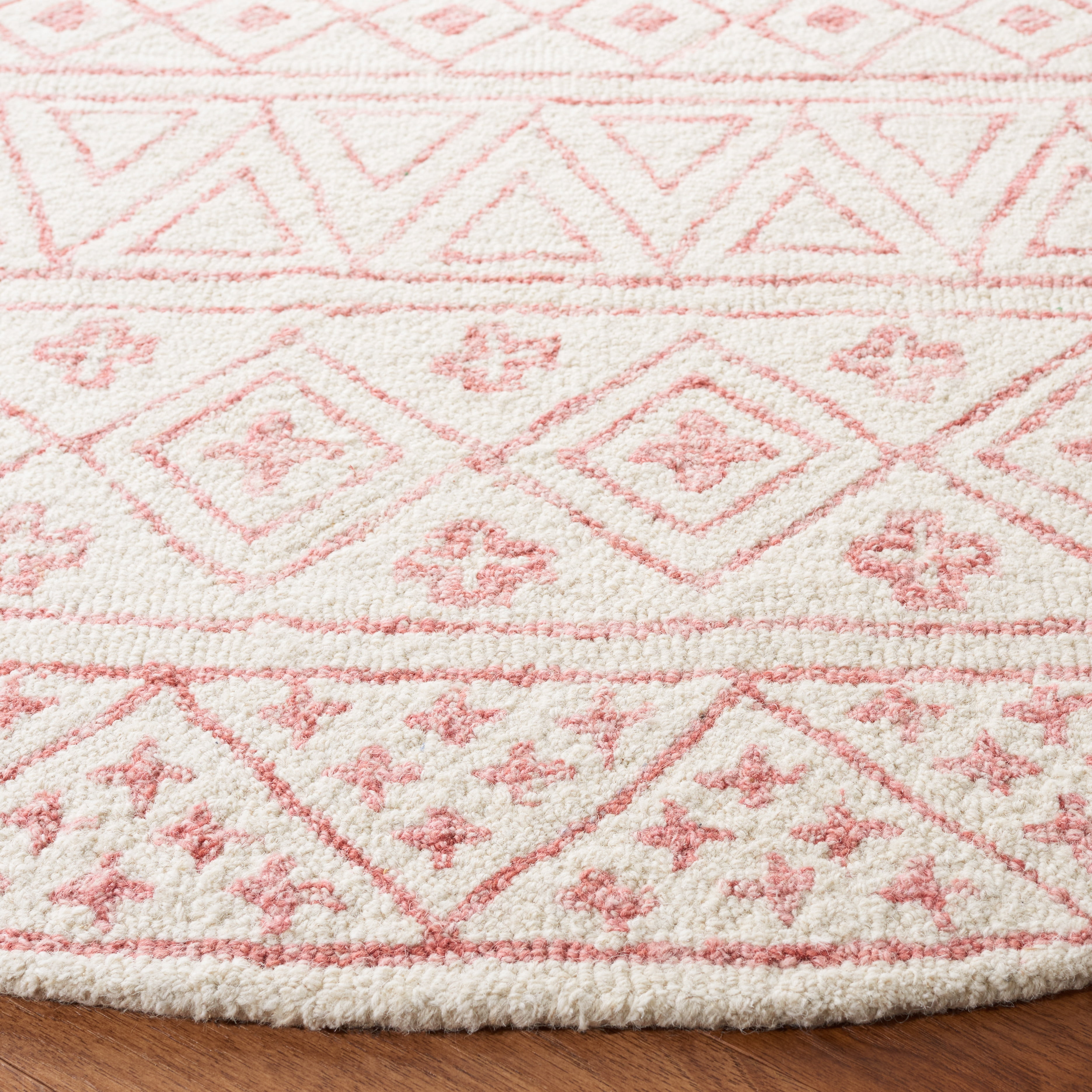 SAFAVIEH Metro Beaumont Southwestern Area Rug, Ivory/Pink, 6' x 6' Round