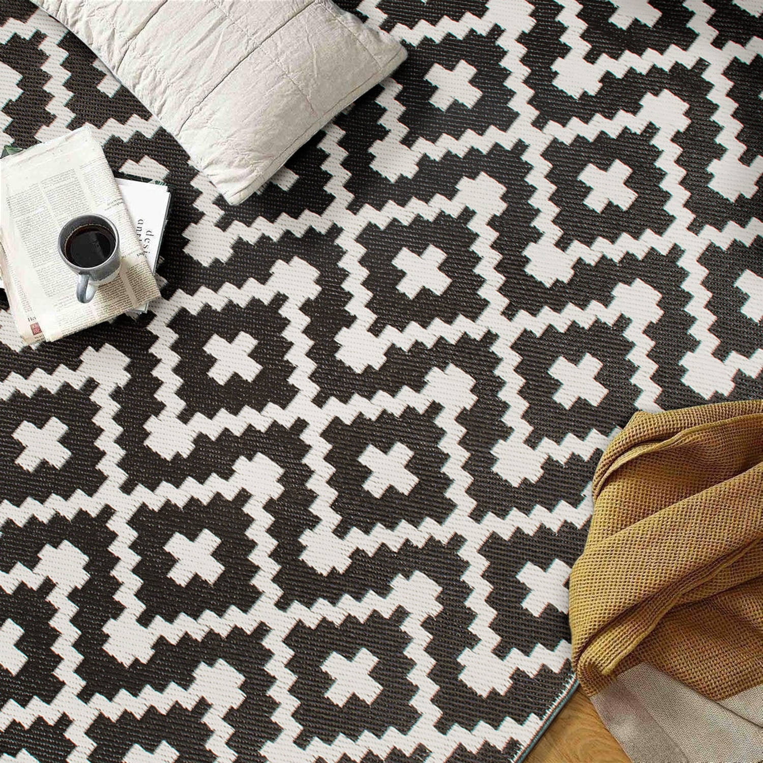 World Rug Gallery Trellis Geometric Reversible Plastic Indoor and Outdoor Picnic Mat, Camping Rug, RV Rug - BLACK 5' X 7'