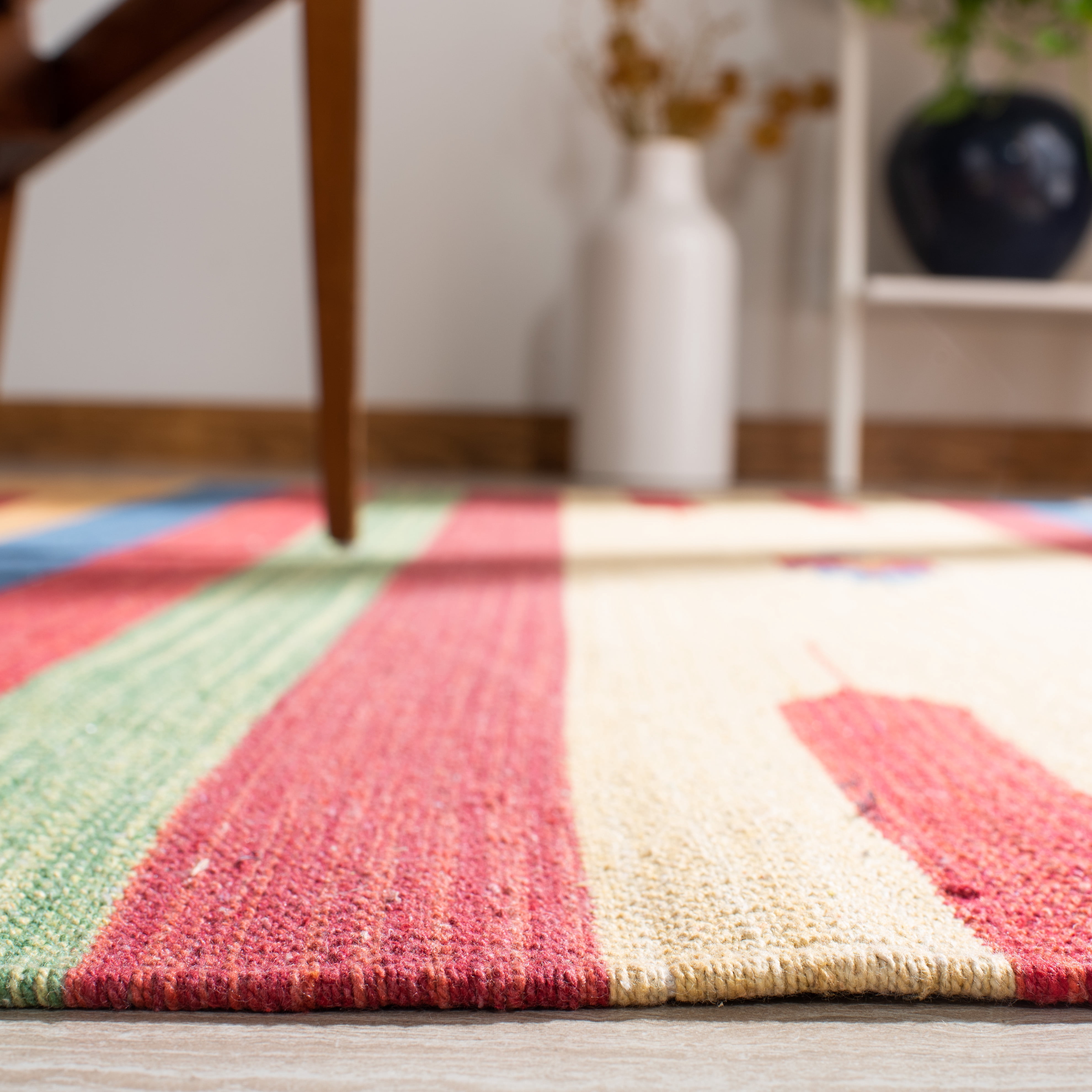 SAFAVIEH Montauk Jaslyn Southwestern Cotton Area Rug, Red/Blue, 5' x 8'