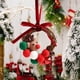 thumbnail image 4 of Adornos de árbol de Navidad para puerta, corona colgante, mini escena de bastón, decoración festiva pequeña, decoración navideña para el hogar, puerta de oficina navideña, marco de metal, 4 of 9