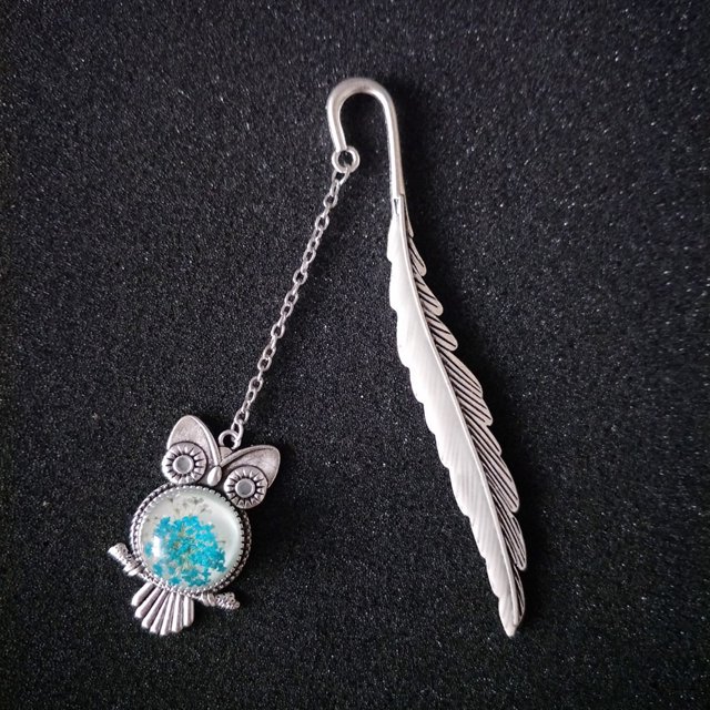 Marcapáginas con plumas luminosas, marcapáginas con plumas de metal luminoso de búho vintage, cola de ballena fluorescente, marcapáginas de regalo creativo