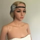 thumbnail image 2 of Diadema de plumas perfecl estilo Flapper de los años 20 Gris, 2 of 7