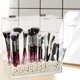 thumbnail image 4 of Soporte para brochas de maquillaje Ollen con tapa antipolvo, acrílico, blanco, 4 of 5