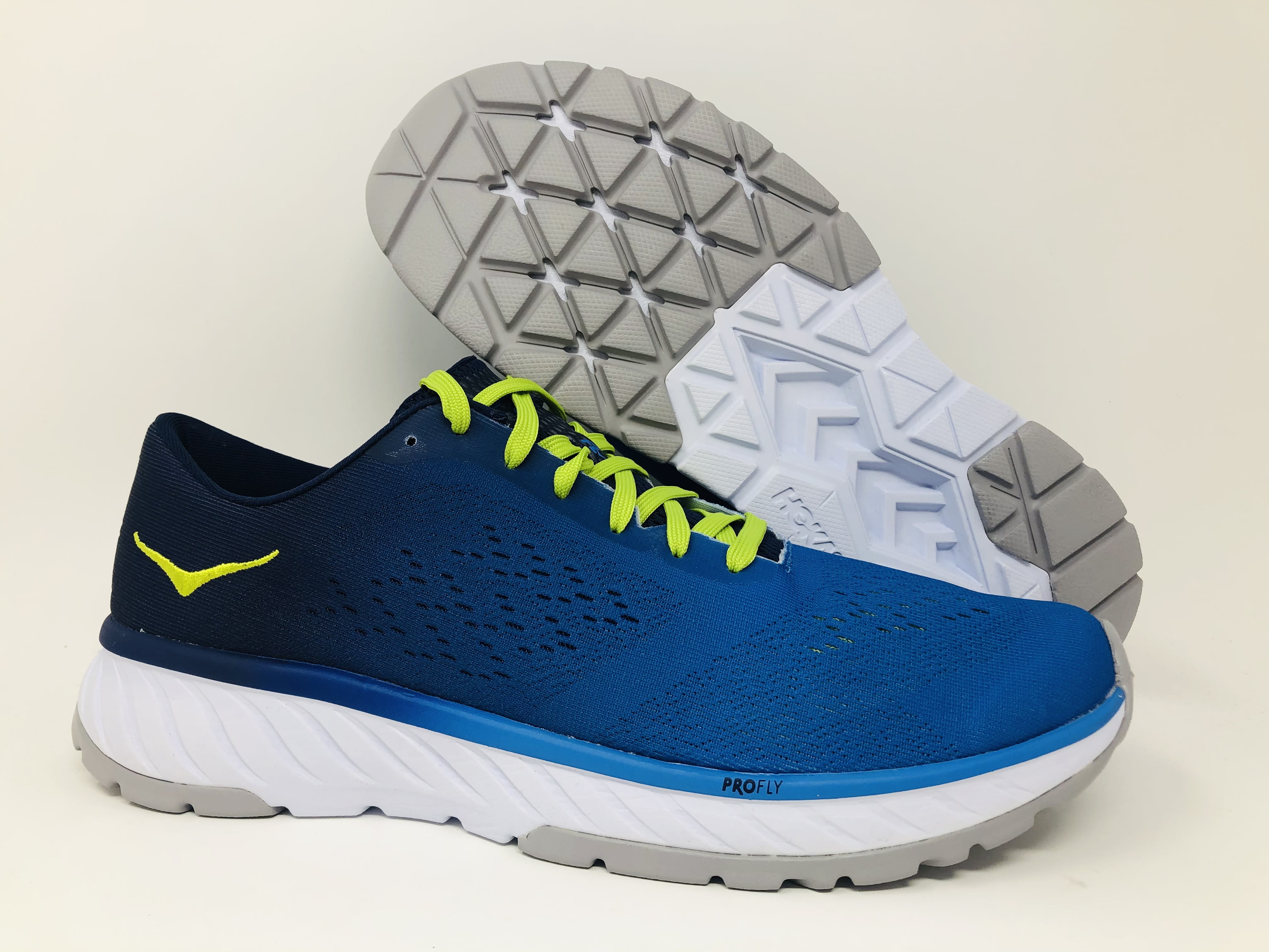 hoka cavu 2