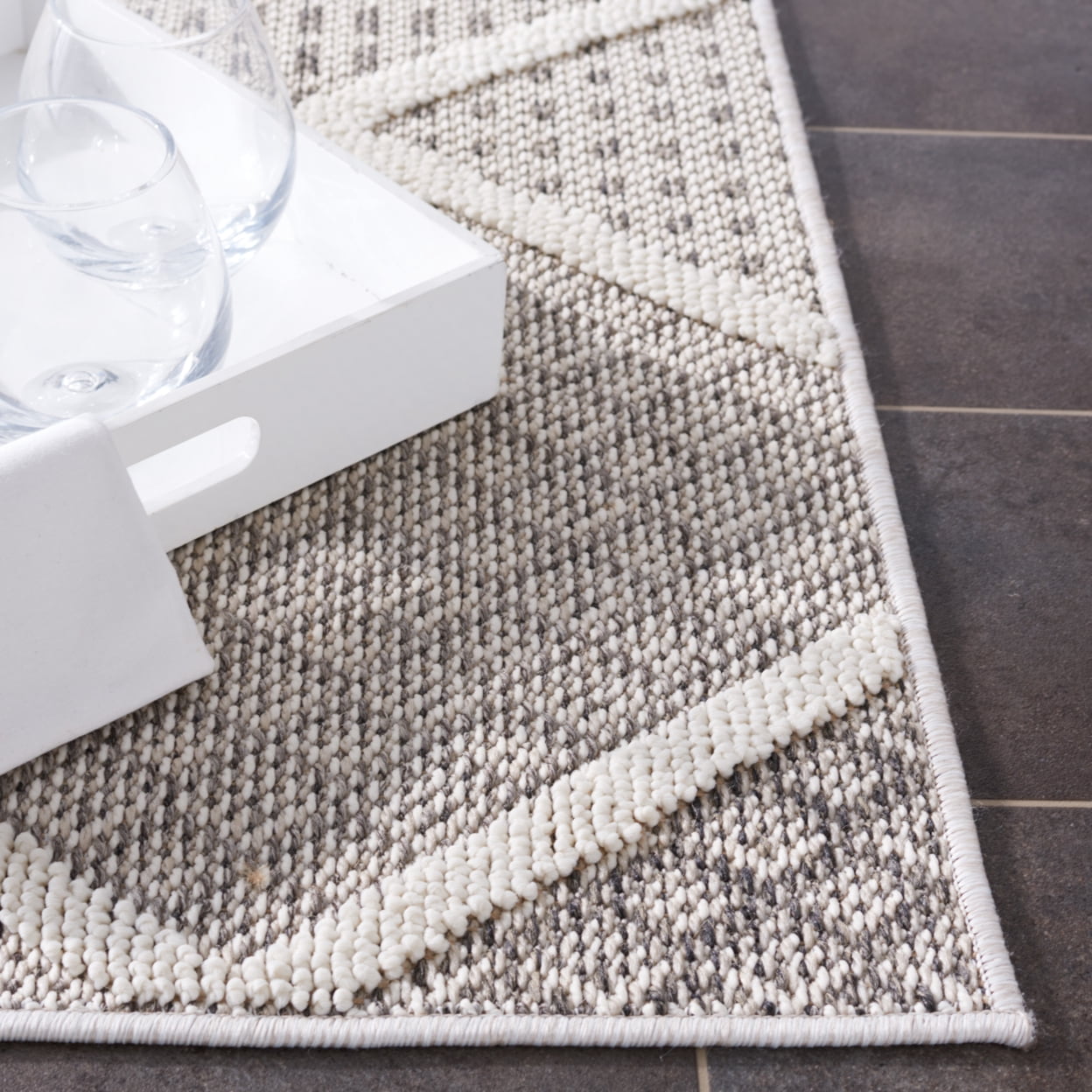 SAFAVIEH Global Mindy Diamond Area Rug, Grey/Ivory, 6'7" x 6'7" Square