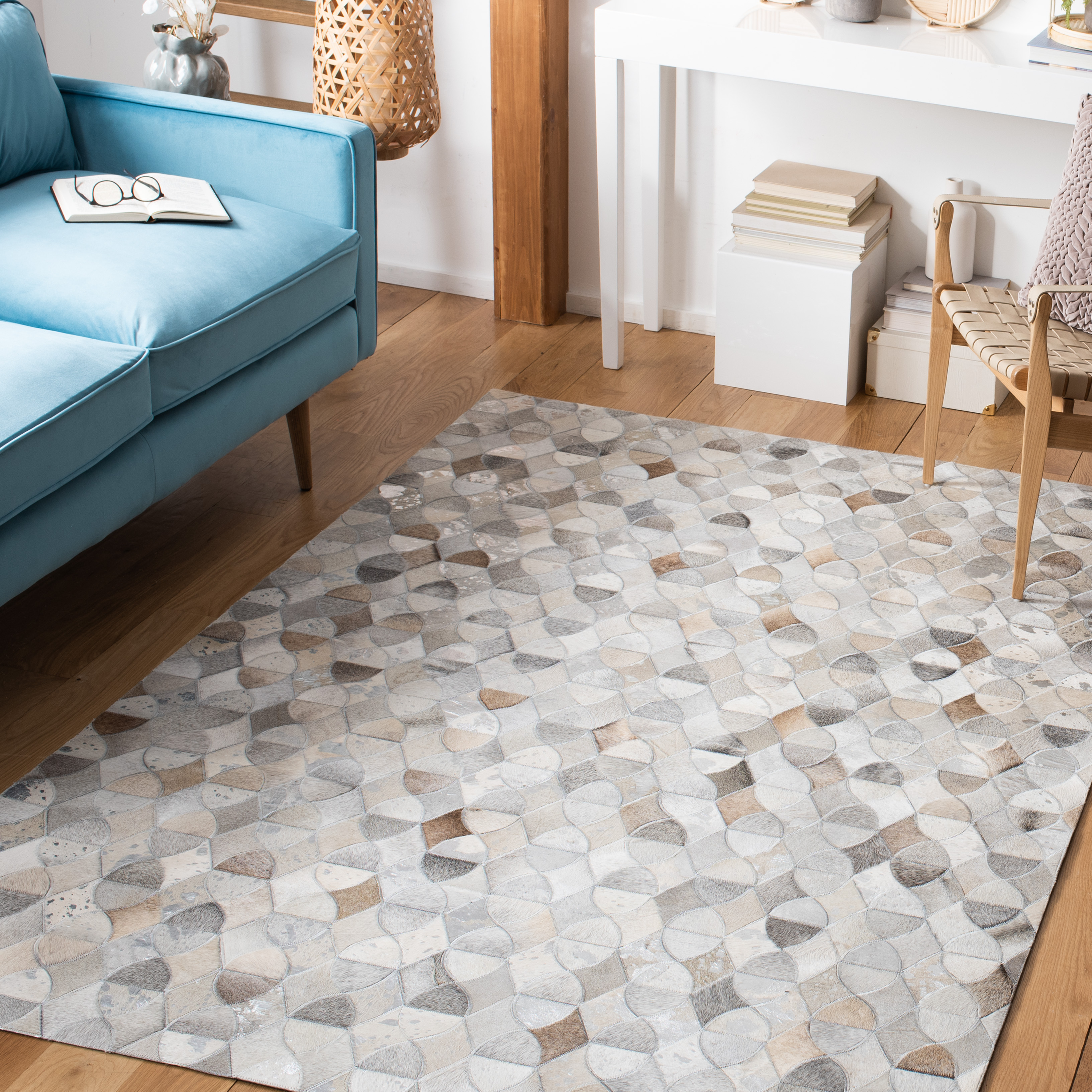 SAFAVIEH Studio Leather Albina Geometric Area Rug, Ivory/Grey, 8' x 10'