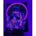 thumbnail image 3 of RV El tapiz de calavera y el tapiz de triángulo de neón en forma de T brillan en el fondo de la noche oscura, y el arte de la pared de calavera en la sala de estar del dormitorio - 150 * 150 cm (fluorescente) Sailing Electrónica, 3 of 5