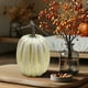 thumbnail image 4 of Calabazas artificiales de 9 pulgadas para decoración de Halloween - Calabazas falsas grandes de espuma para decoraciones otoñales, manualidades y centros de mesa de Acción de Gracias, 4 of 5