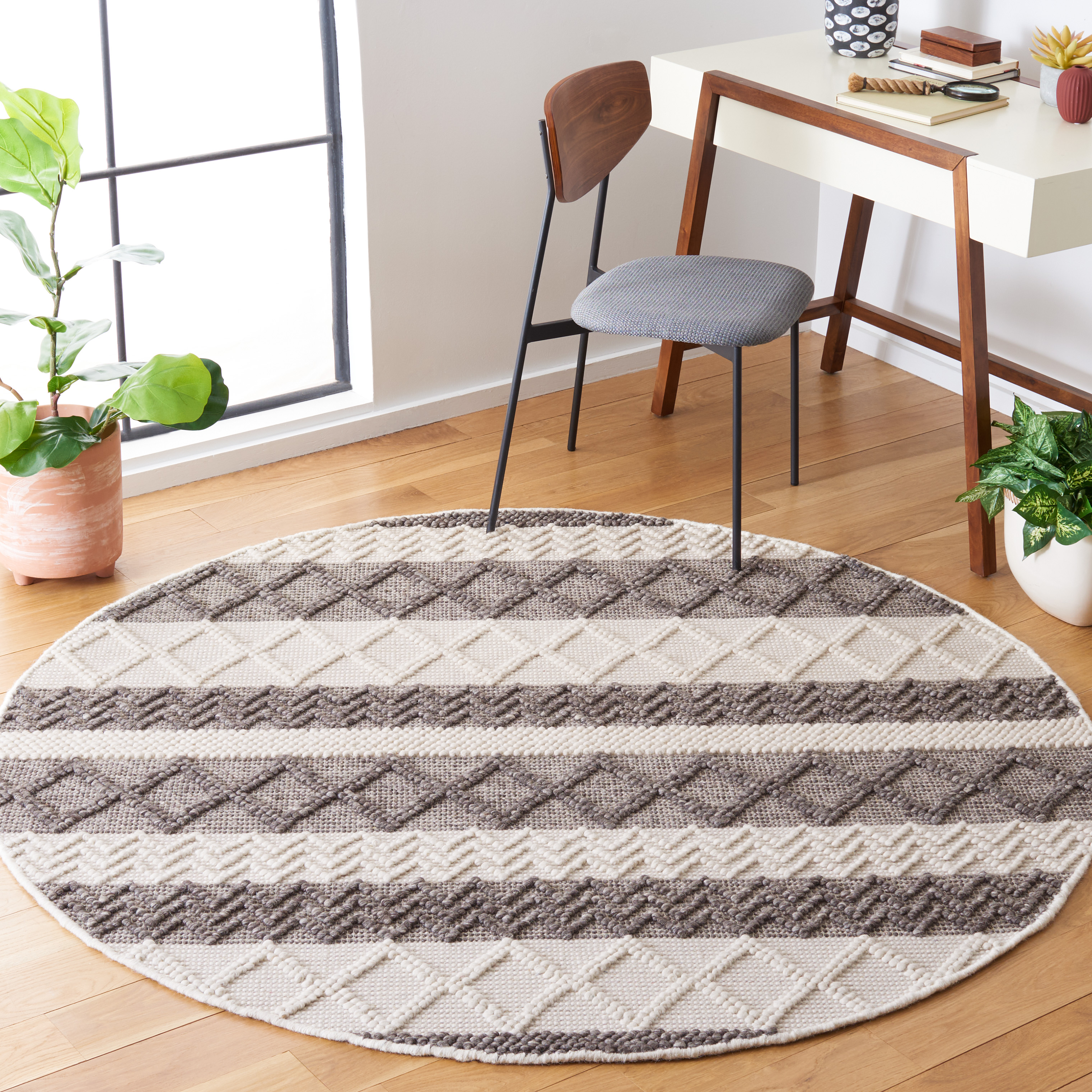 SAFAVIEH Natura Zola Southwestern Area Rug, Ivory/Grey, 6' x 6' Round