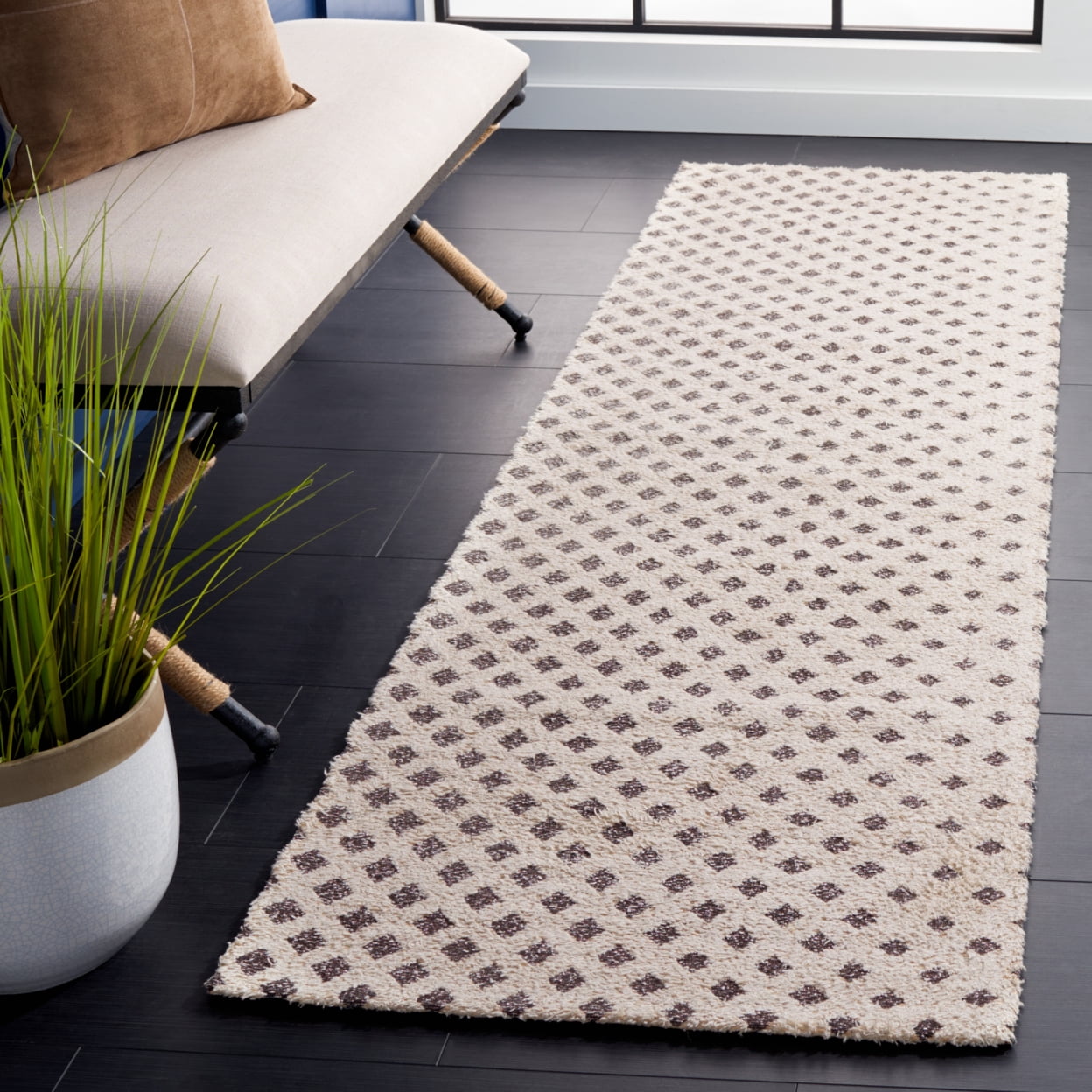 SAFAVIEH Classic Vintage Kaitlyn Checkered Area Rug, Natural/Ivory, 4' x 6'