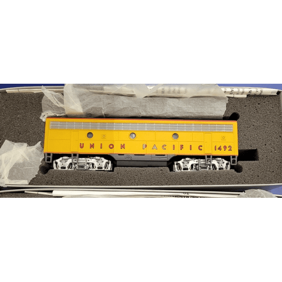 BACHMANN PLUS HO Powered Locomotive F7B EMD B Unit Union Pacific #1492 - NIB!