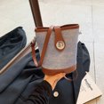 thumbnail image 3 of Bolso de cubo informal sencillo para mujer 2025, versión coreana de la nueva tendencia, bolso de hombro con costuras de mezclilla, bolso de mujer de moda de nicho, 3 of 5