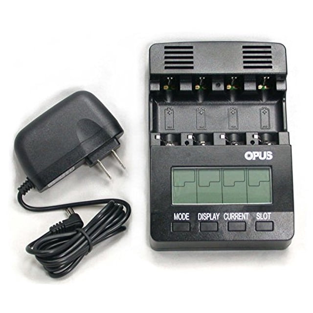 probador analizador de cargador de batería opus bt-c2400 para baterías recargables aa aaa nimh nicd negro, vista frontal de cargador de cuatro ranuras con pantalla LCD dividida y botones MODE DISPLAY CURRENT SLOT, logotipo OPUS visible y adaptador de corriente con cable a la izquierda.