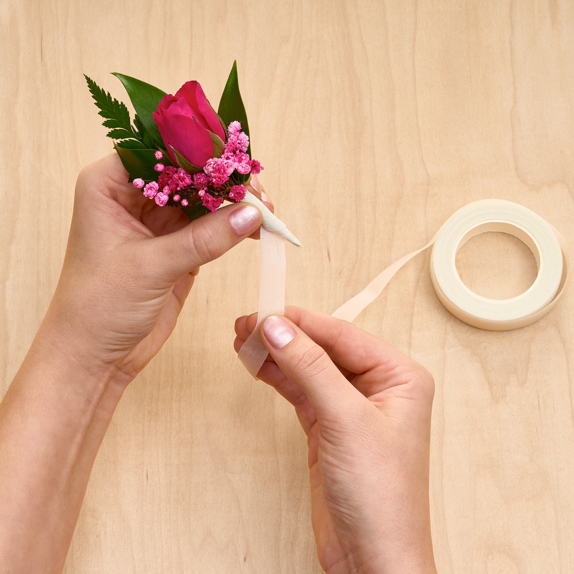 FloraCraft Floral Tape, 0.5 in x 60 ft, White, Paper, 1 Roll