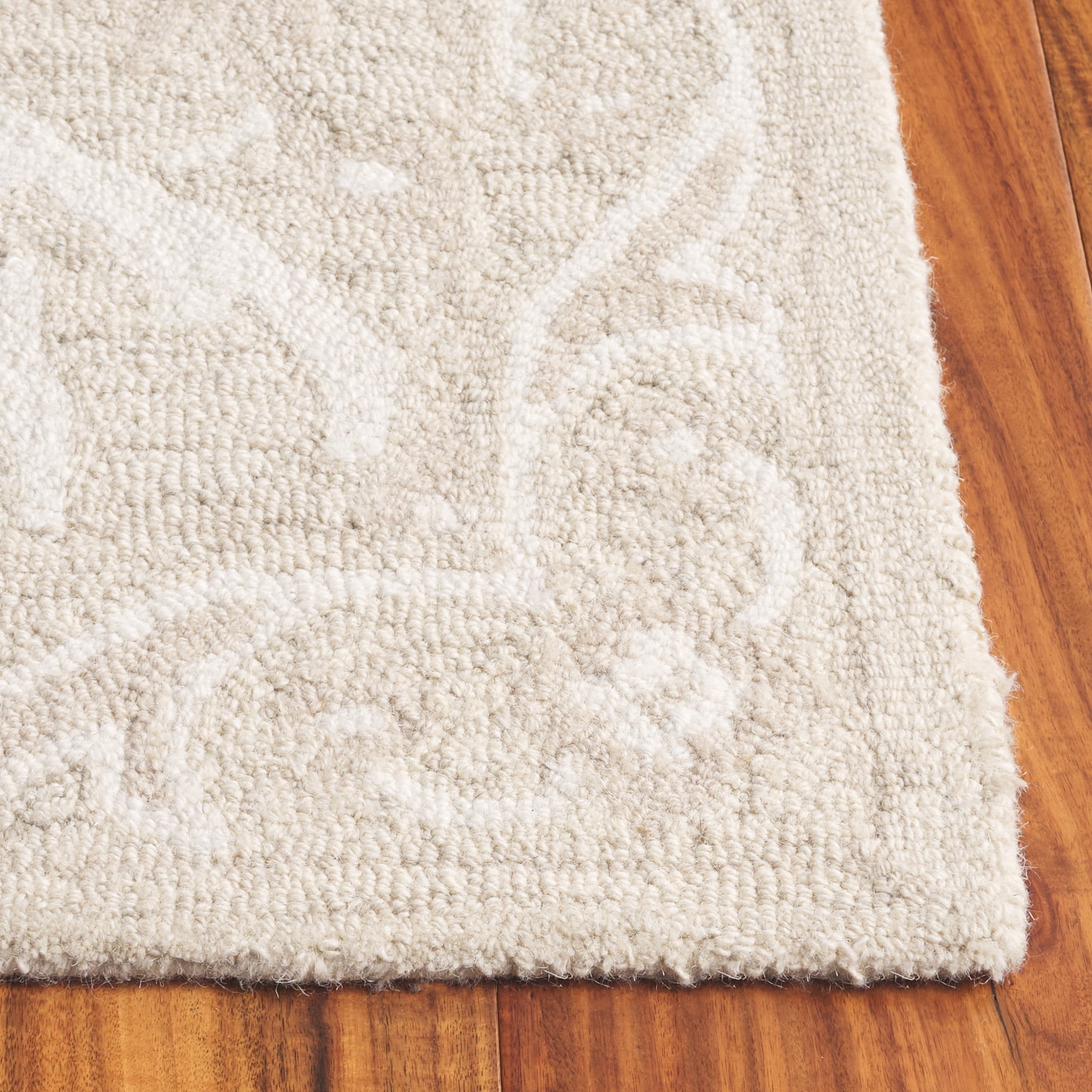 SAFAVIEH Blossom Donella Floral Area Rug, Beige/Ivory, 6' x 6' Square