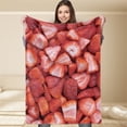 thumbnail image 1 of Manta de tiro con patrón de fresa, poliéster que no destiñe, cómoda, cálida y fina manta para dormir para dormitorio de 47,2 x 59,1 pulgadas, 1 of 5