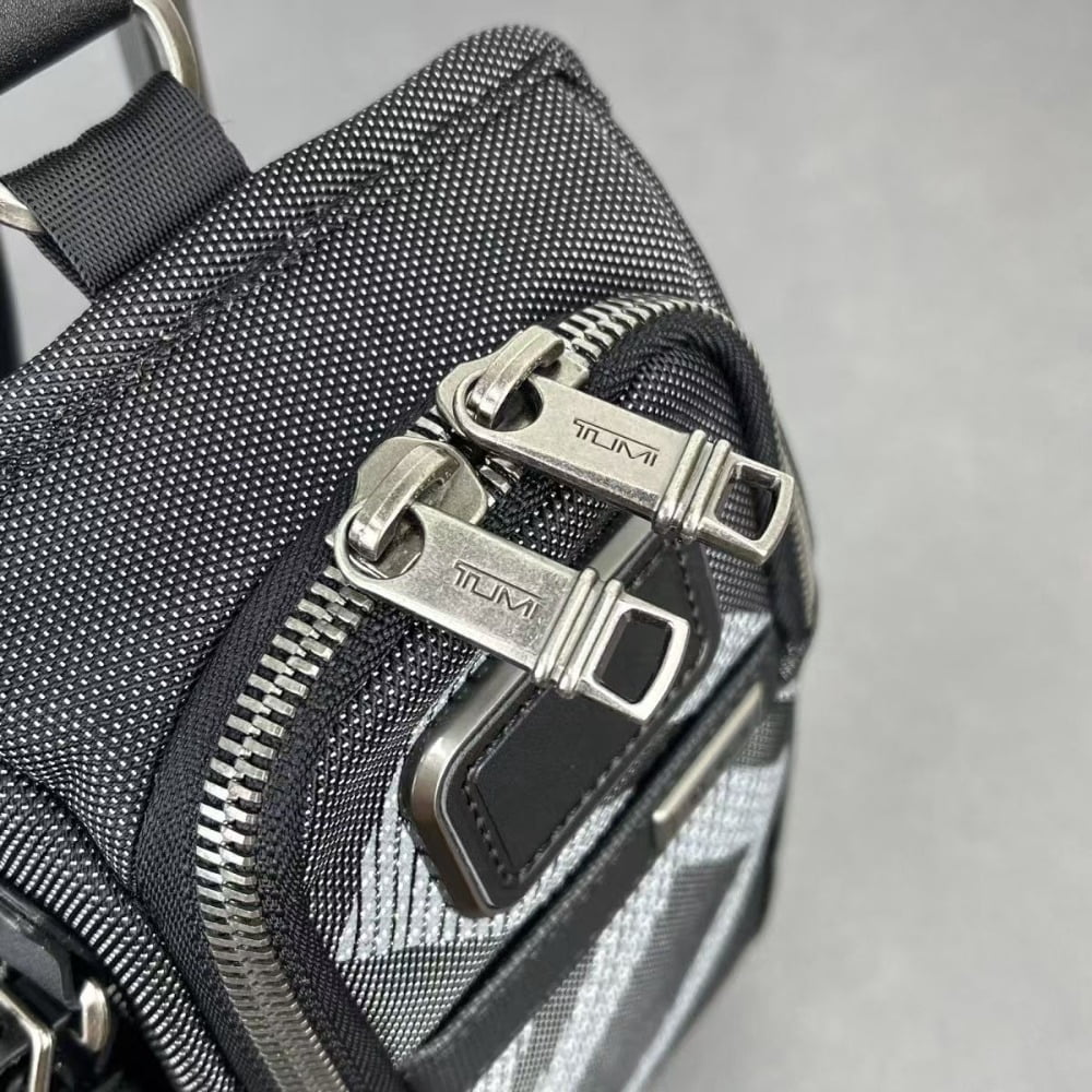 Hue & Hold Alpha 3 Series Ballistic Nylon Compact Sling One Shoulder Bag Portable Men's Chest Bag Black